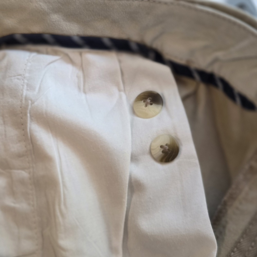 IZOD Mens Khaki Tan Pleated Front Chino‎ Shorts 100% Cotton Size 34/36 Casual - Picture 8 of 10